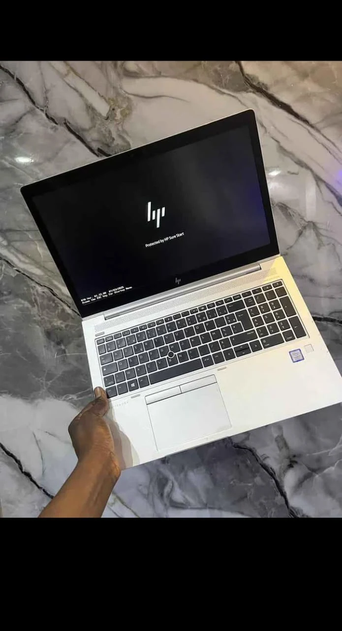 💻 HP EliteBook — Série Robuste ⚙️ Processeur : Intel® Core™ i5 — 8ᵉ génération preview 3