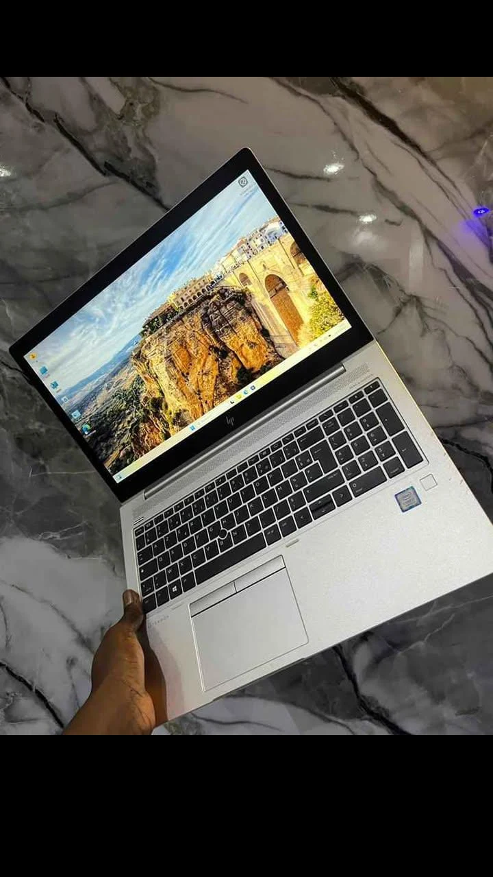 💻 HP EliteBook — Série Robuste ⚙️ Processeur : Intel® Core™ i5 — 8ᵉ génération preview 2
